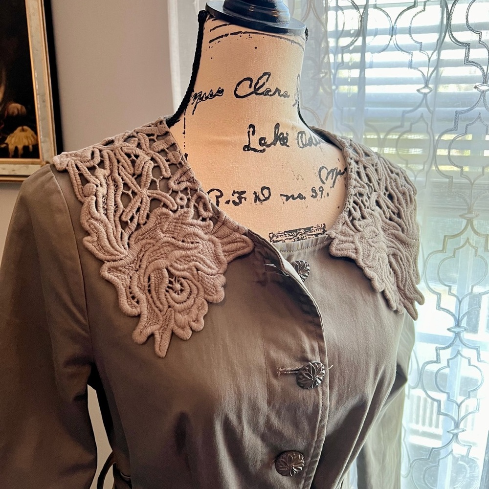 Stunning and rare vintage Darling brand gray trench coat.